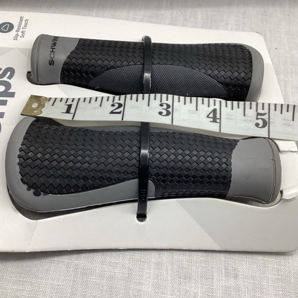 SCHWINN ERGONOMIC SW75823A BIKE GRIPS SLIP RESISTANT SOFT TOUCH BLACK / GRAY NWT - Picture 8 of 9